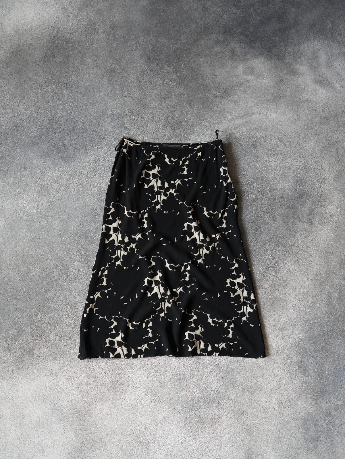 Prada S/S 2001 Prada Silk Floral Skirt VINTAGE IT38 Size 25" / US 0 / IT 36 - 2 Thumbnail