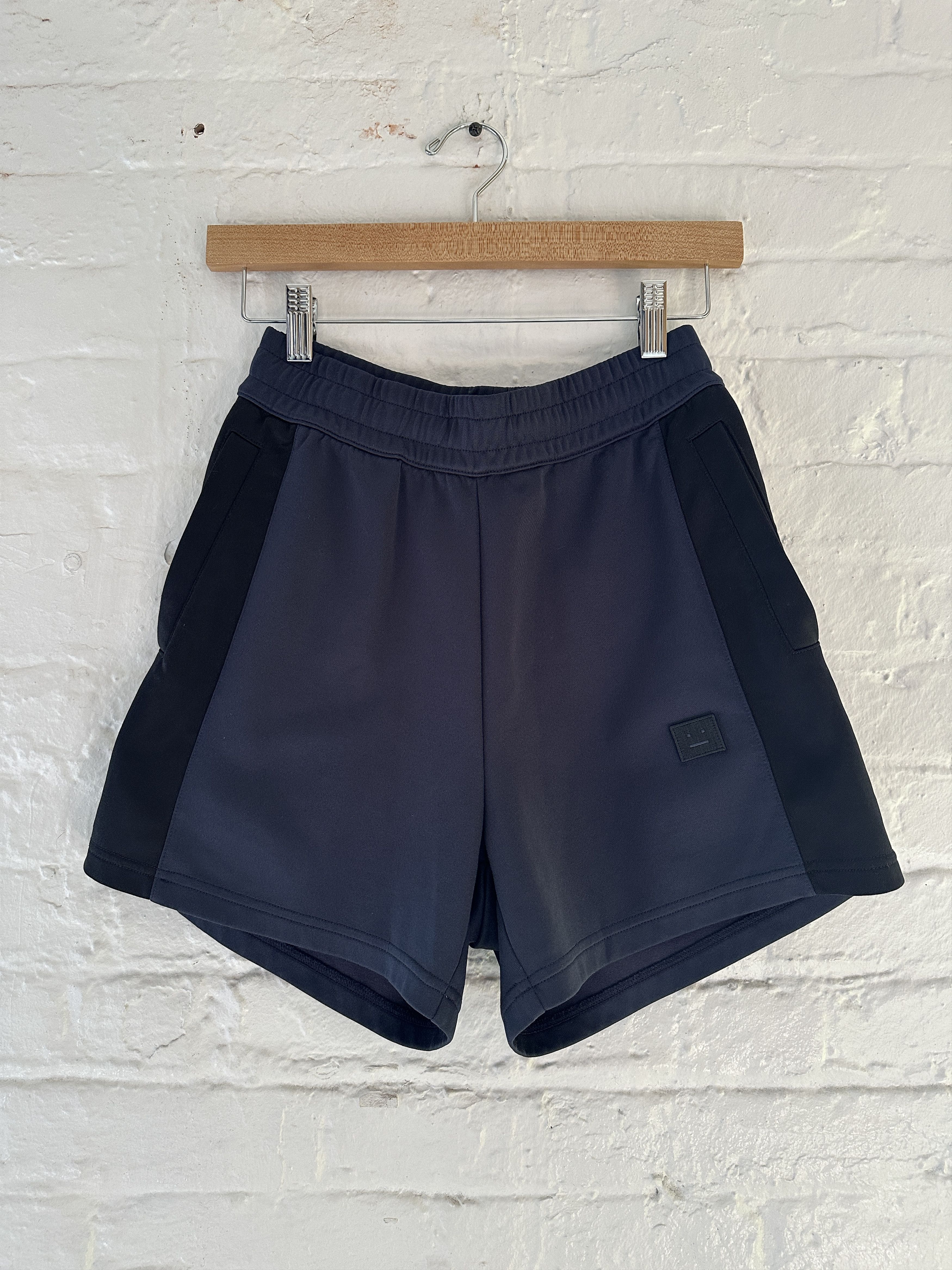 Acne Studios Acne Studios Face Logo Rugby Shorts Size US 30 / EU 46 - 1 Thumbnail