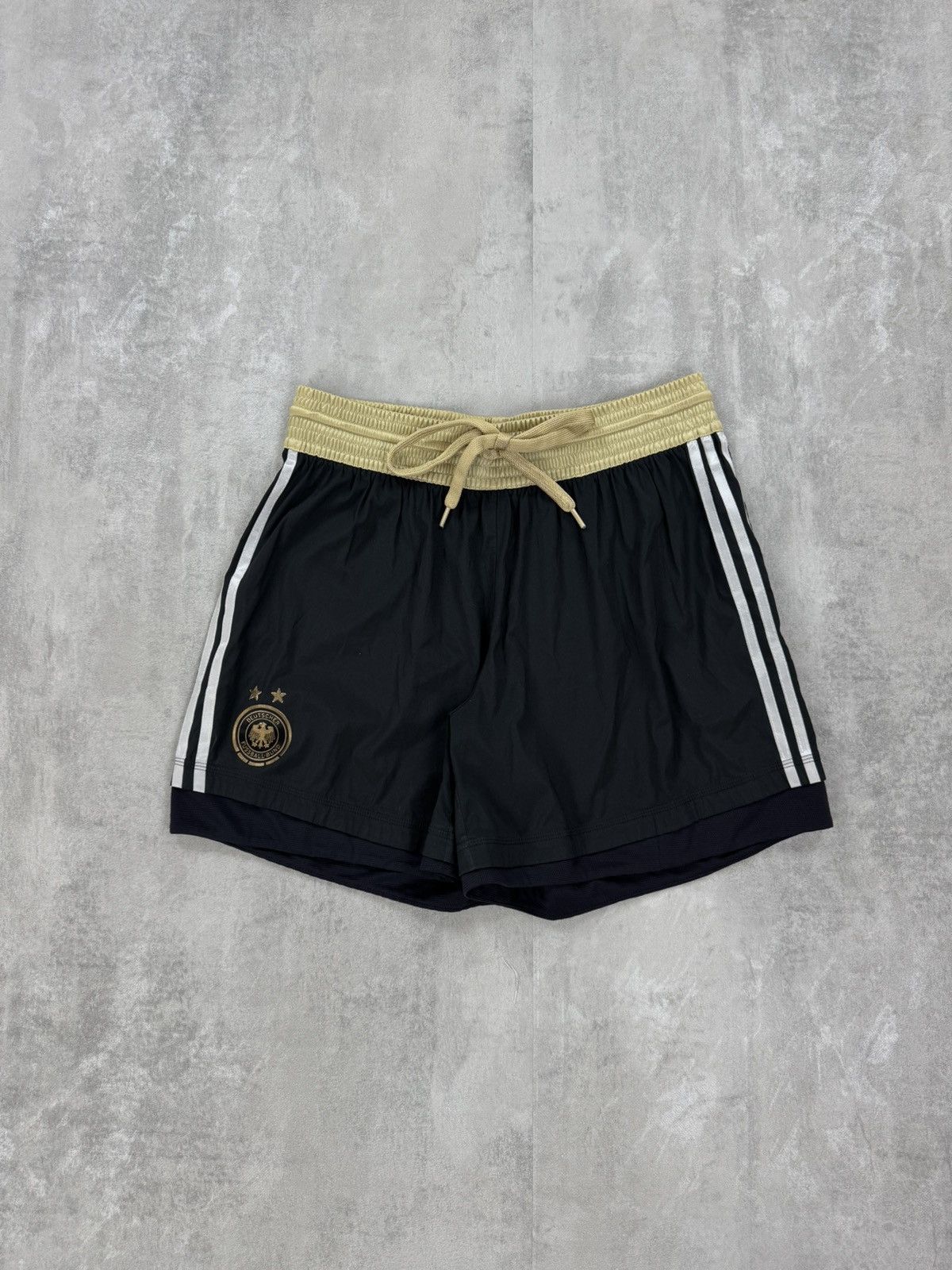 Adidas Adidas DEUTSCHER FUSSBALL BUND Soccers Shorts Mens size L Size US 32 / EU 48 - 2 Thumbnail