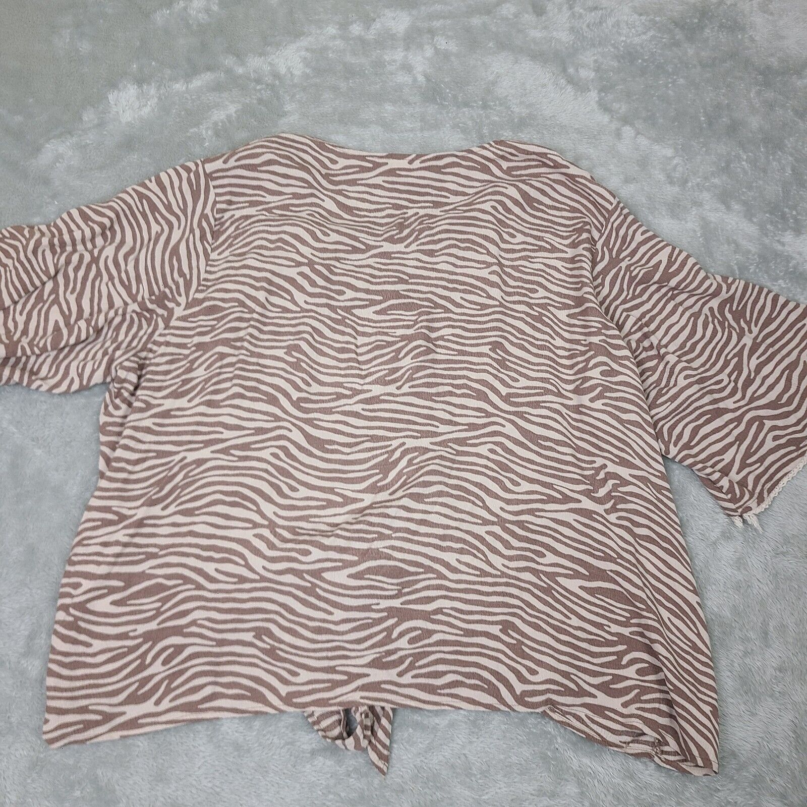 Ariat Ariat Top Women’s X-Large Short Sleeve Tiger Stripe Lace Hem Size XL / US 12-14 / IT 48-50 - 9 Thumbnail