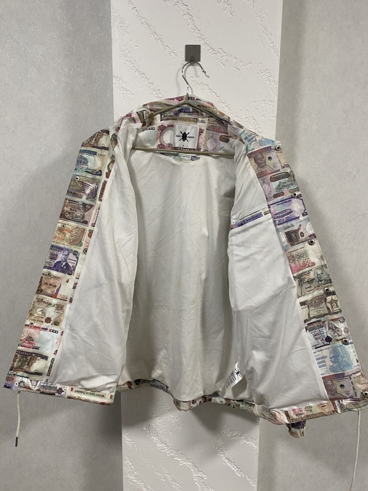 Daily Paper Daily Paper Money Print Jacket Size: S Size US S / EU 44-46 / 1 - 7 Thumbnail