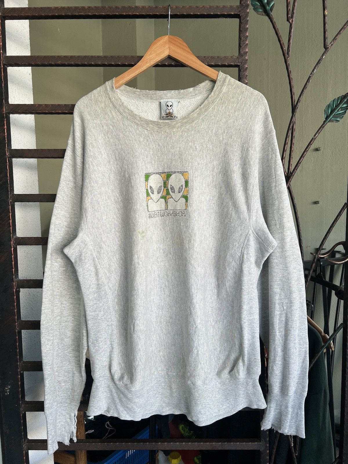 Alien Workshop vintage alien workshop OG logo thrashed crewneck Size US XL / EU 56 / 4 - 14 Thumbnail