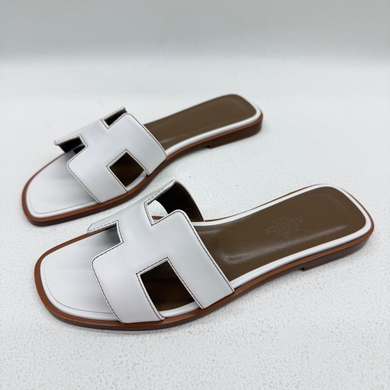 Hermes Hermes White Sandals us_5 Women Size US 5 / IT 35 - 1 Thumbnail