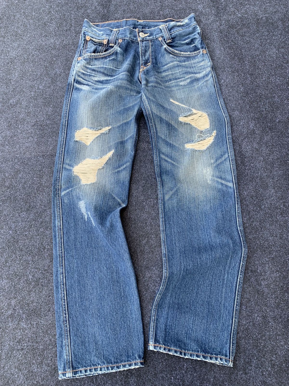 DISTRESSED LEVI'S 702 LIKE GRUNGE STYLE.