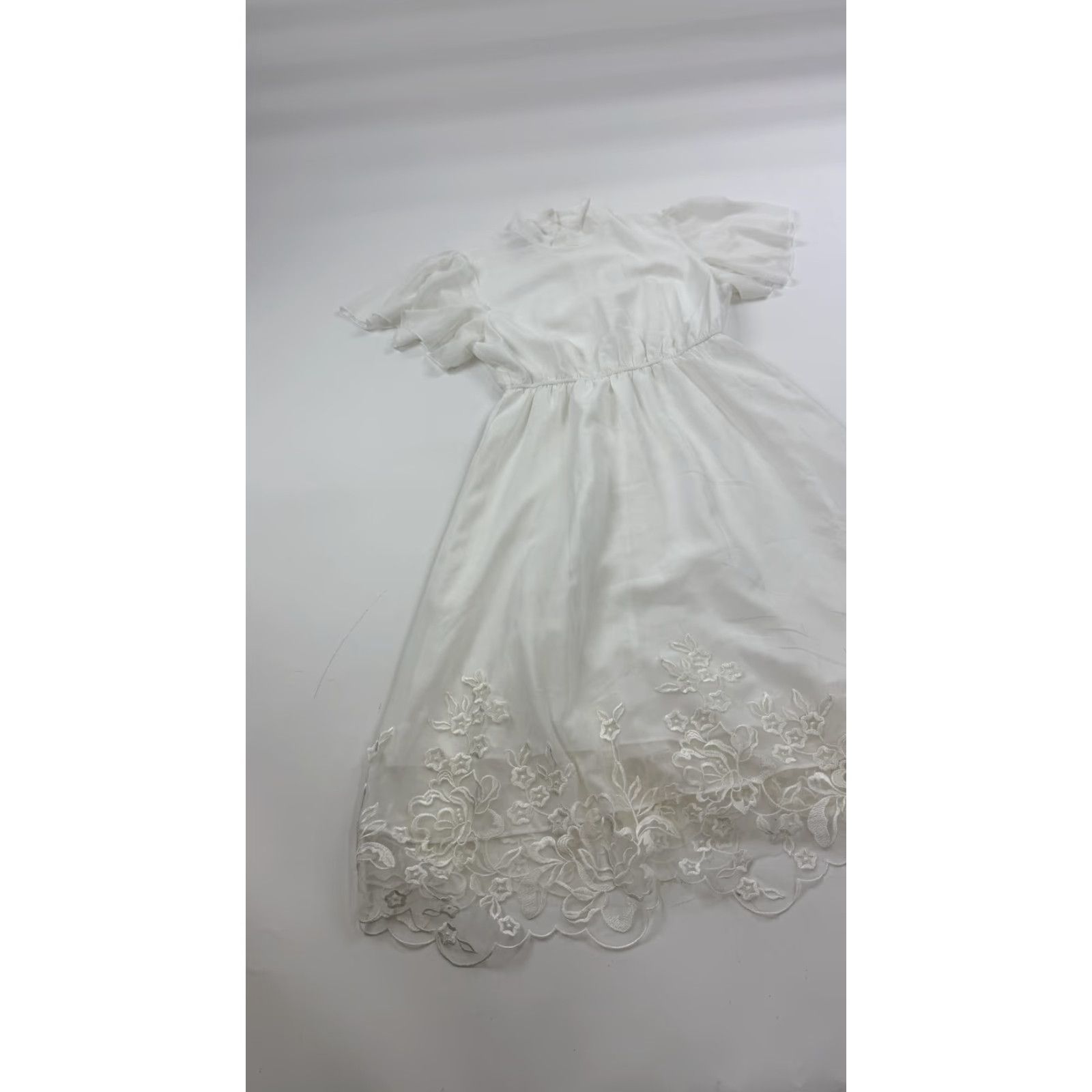 Vintage JJ's House Dress Womens Medium White Floral Embroidered Hem A-Line Short Sleeve Size 32" / US 10 / IT 46 - 2 Thumbnail
