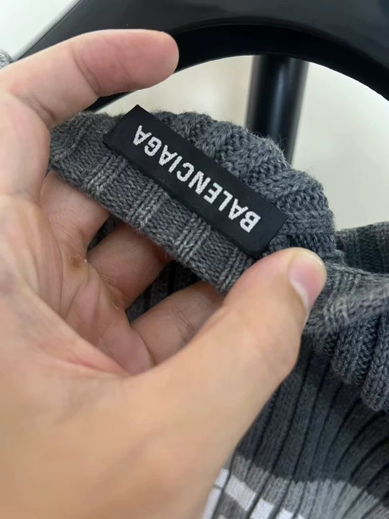 Balenciaga Balenciaga Grey striped back lock letter sweater Size US XS / EU 42 / 0 - 3 Thumbnail