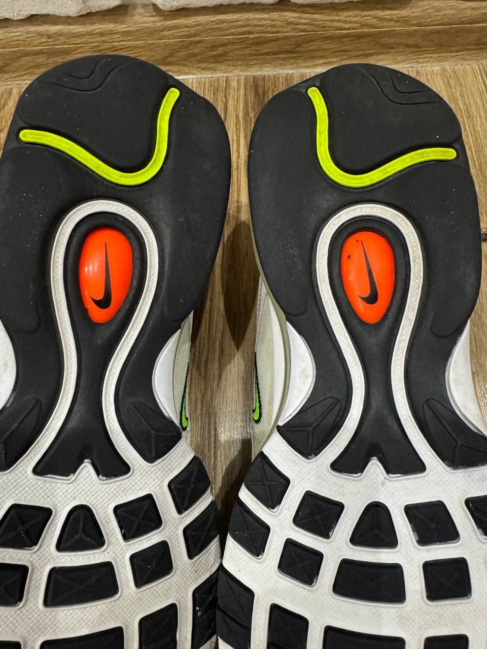 Nike NIKE AIR MAX 97 SE VOLT TRAINERS Size US 11 / EU 44 - 12 Thumbnail