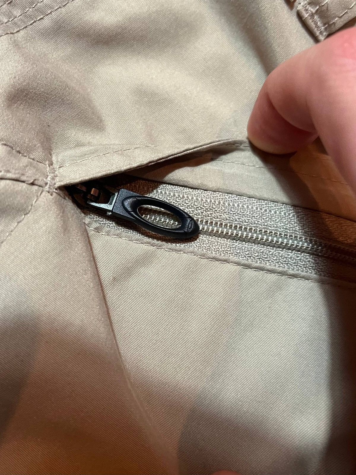 Oakley Oakley Vintage Cargo Shorts Utility Tech Beige Size 33 Size US 33 - 9 Thumbnail