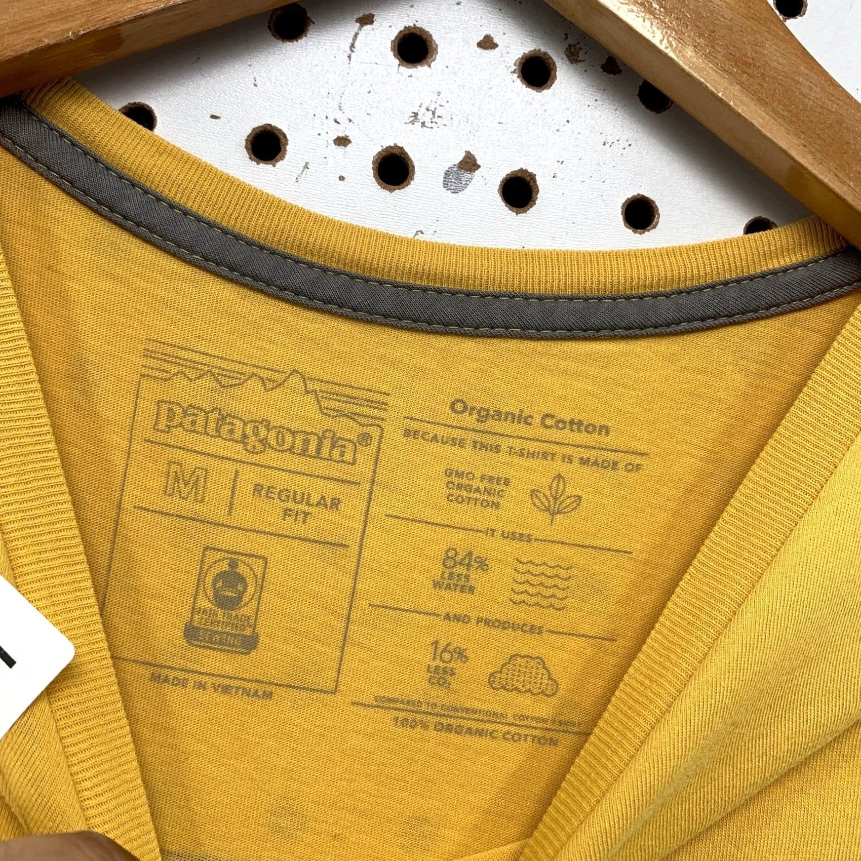 Patagonia Patagonia T Shirt Mens M Yellow Organic Cotton Short Sleeve Outdoor Size US M / EU 48-50 / 2 - 3 Thumbnail