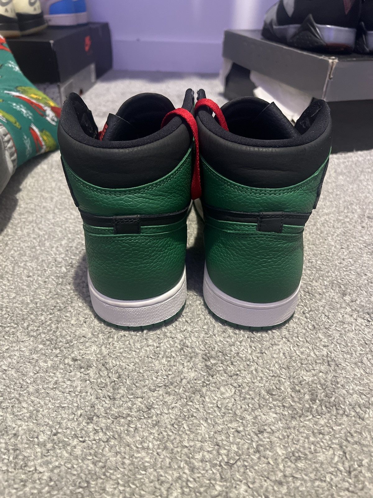 Jordan Brand Air Jordan Retro 1 Pine Green Size US 11.5 / EU 44-45 - 4 Thumbnail
