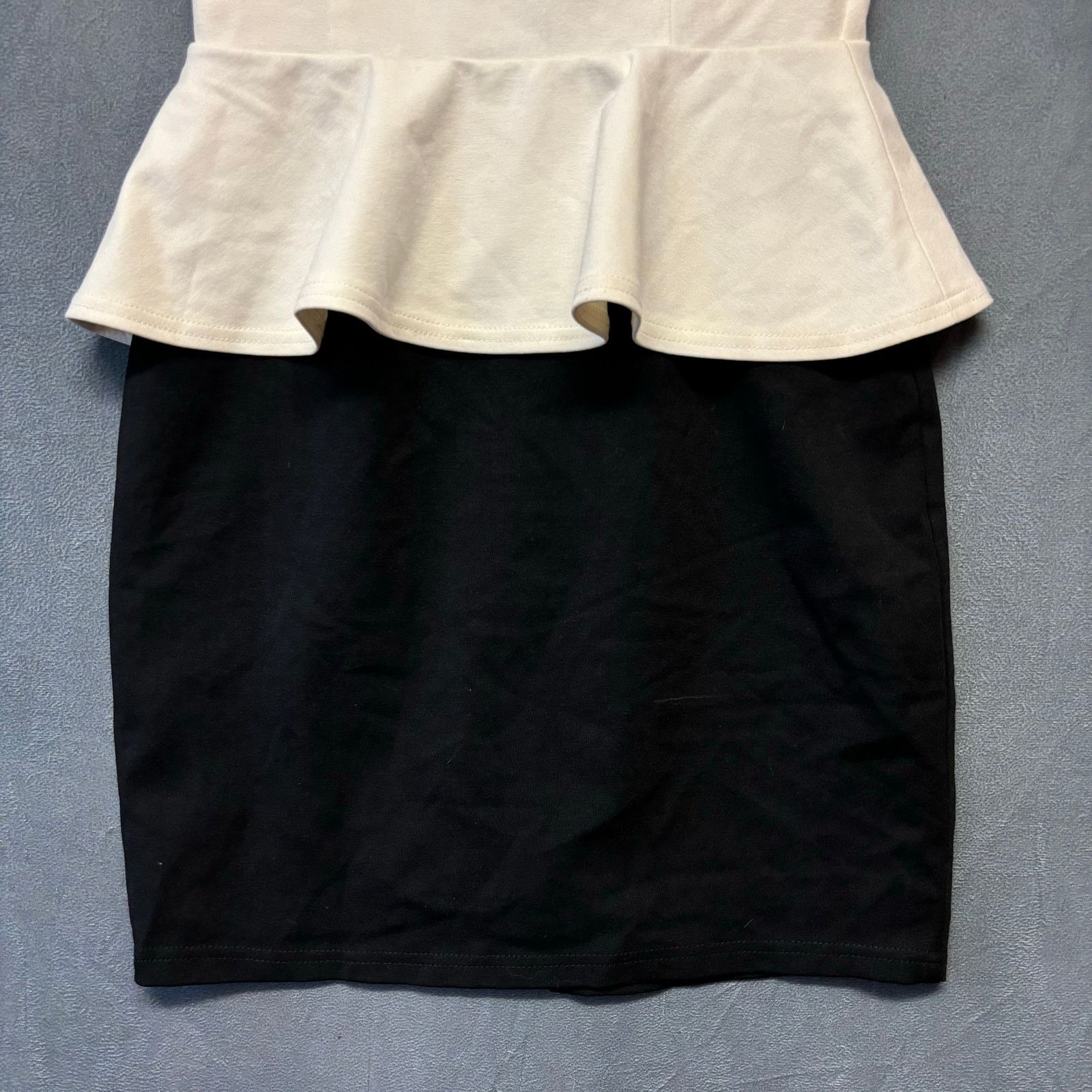 Foreign Exchange Foreign Exchange Lace Peplum Dress Sz Small Eyelet Crochet Size S / US 4 / IT 40 - 2 Thumbnail