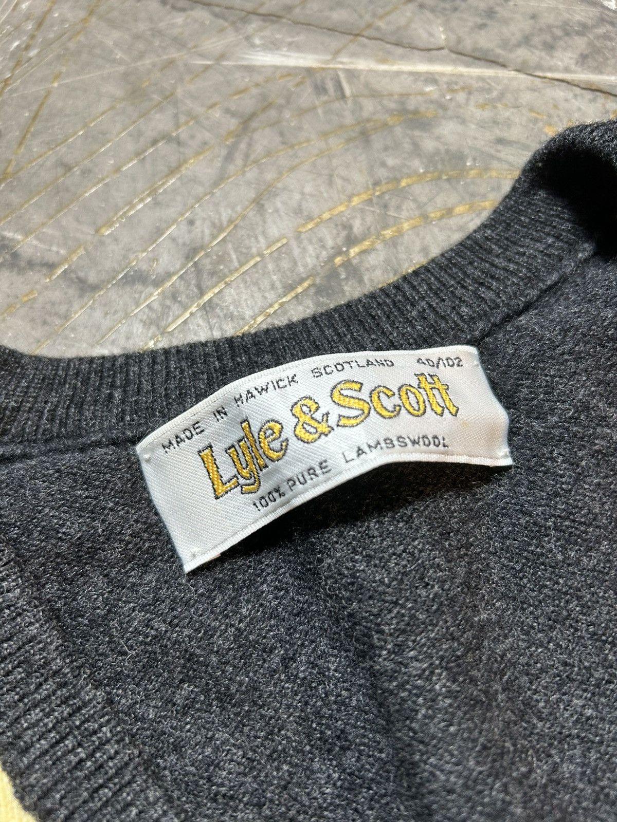 Lyle & Scott Lyle & Scott Knitted Wool V-Neck Sleeveless Size US M / EU 48-50 / 2 - 7 Thumbnail