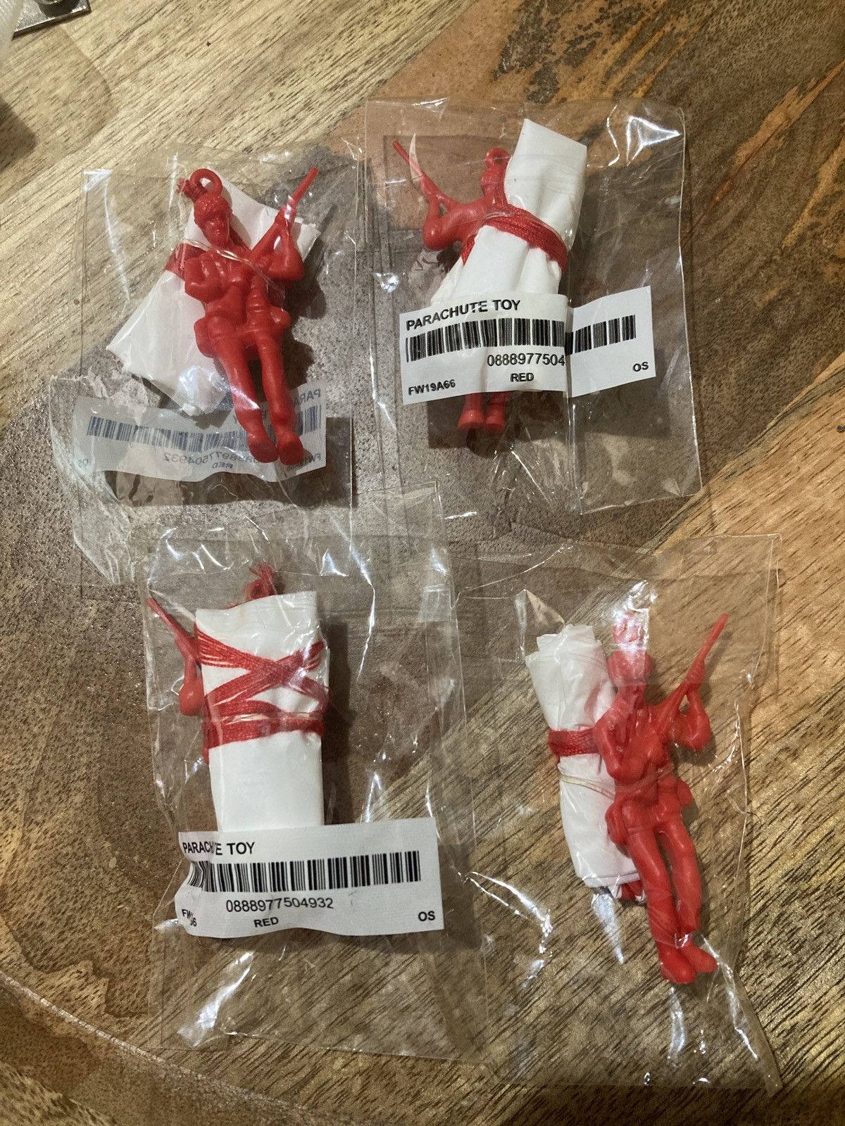 Supreme Supreme Parachute 🪂 Toy Size ONE SIZE - 2 Thumbnail