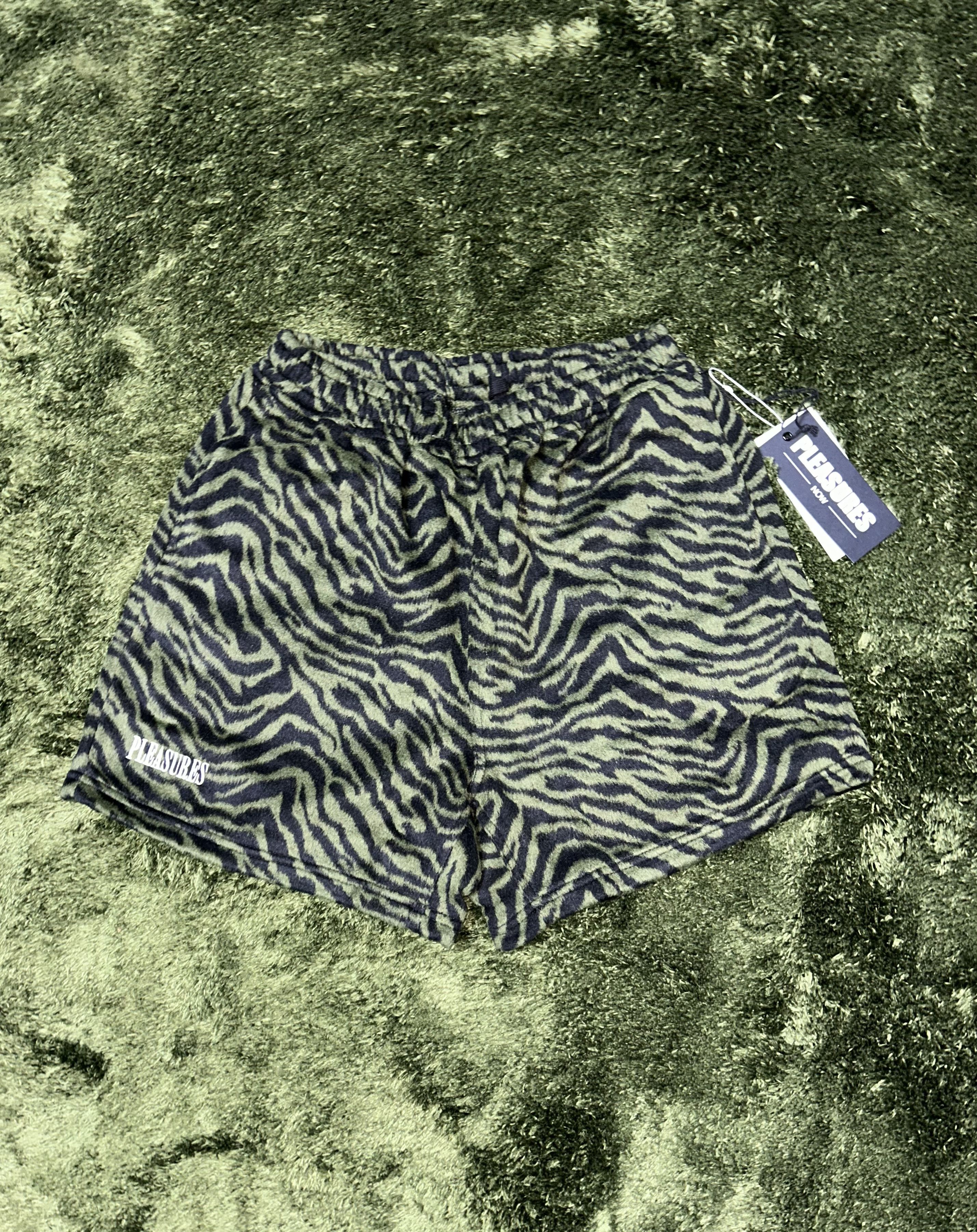Pleasures [M] pleasures fuzzy stripe pattern shorts Size US 34 / EU 50 - 1 Thumbnail
