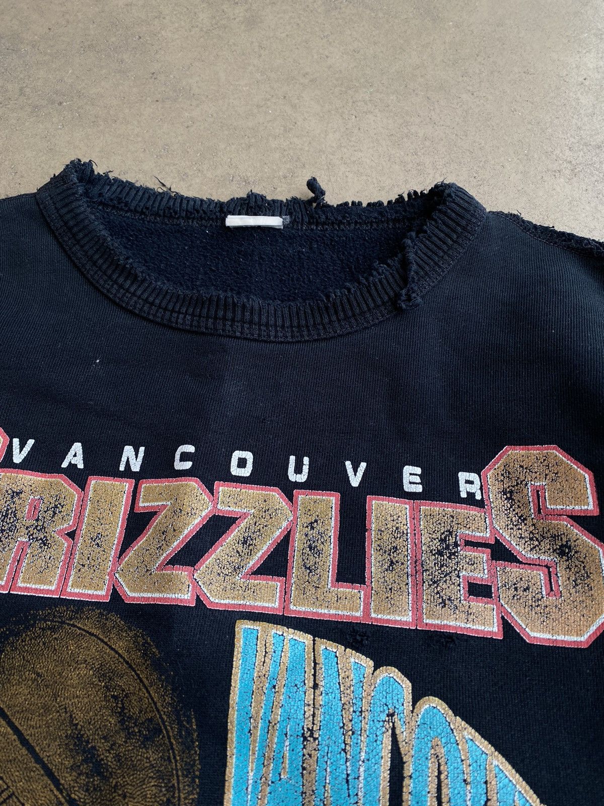 NBA RARE 1994 NBA Grizzlies Vancouver workwear distressed hoodie Size US L / EU 52-54 / 3 - 6 Thumbnail