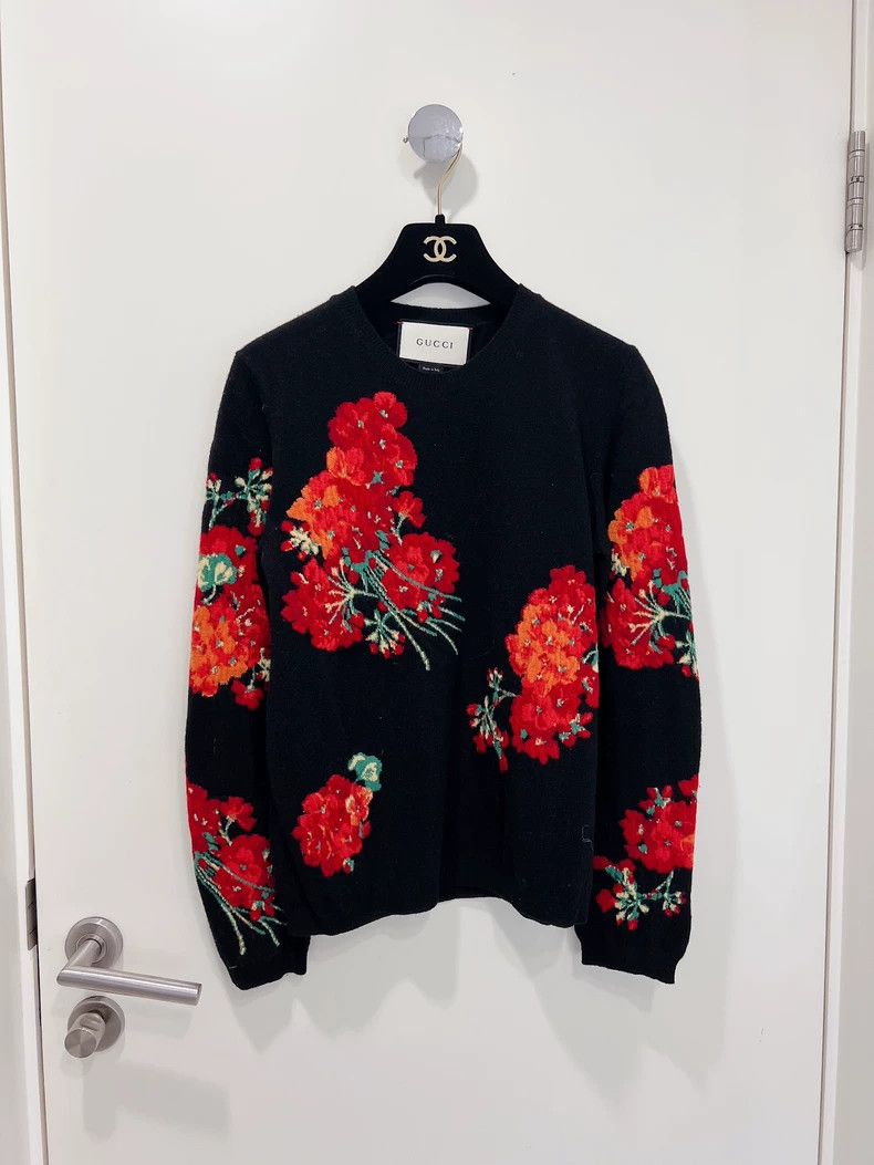 Gucci Gucci Black sweater colorful floral pattern cashmere long s Size S / US 4 / IT 40 - 1 Thumbnail