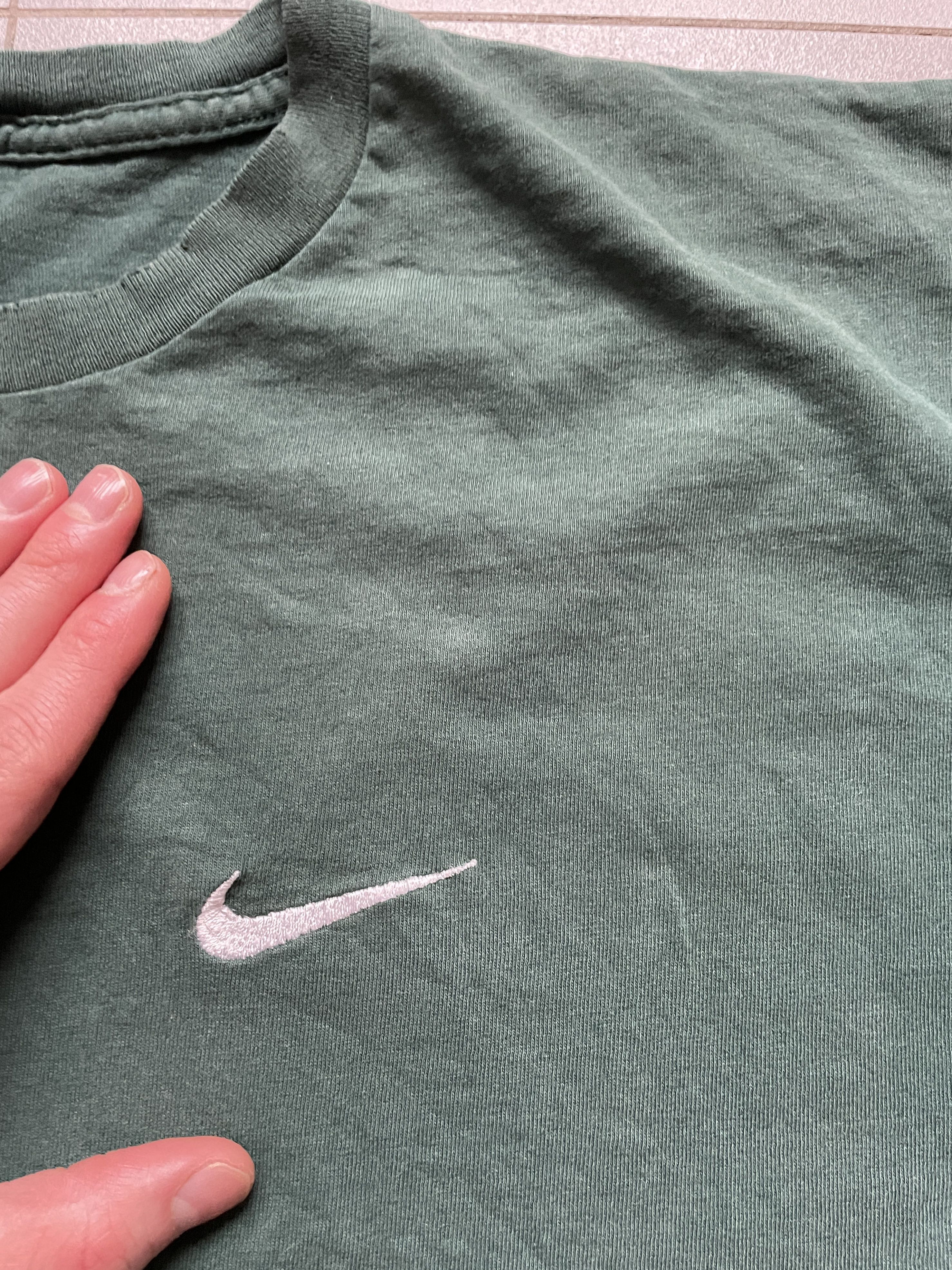 Nike NIKE Y2K FOREST GREEN MINI SWOOSH TEE Size US XL / EU 56 / 4 - 2 Thumbnail
