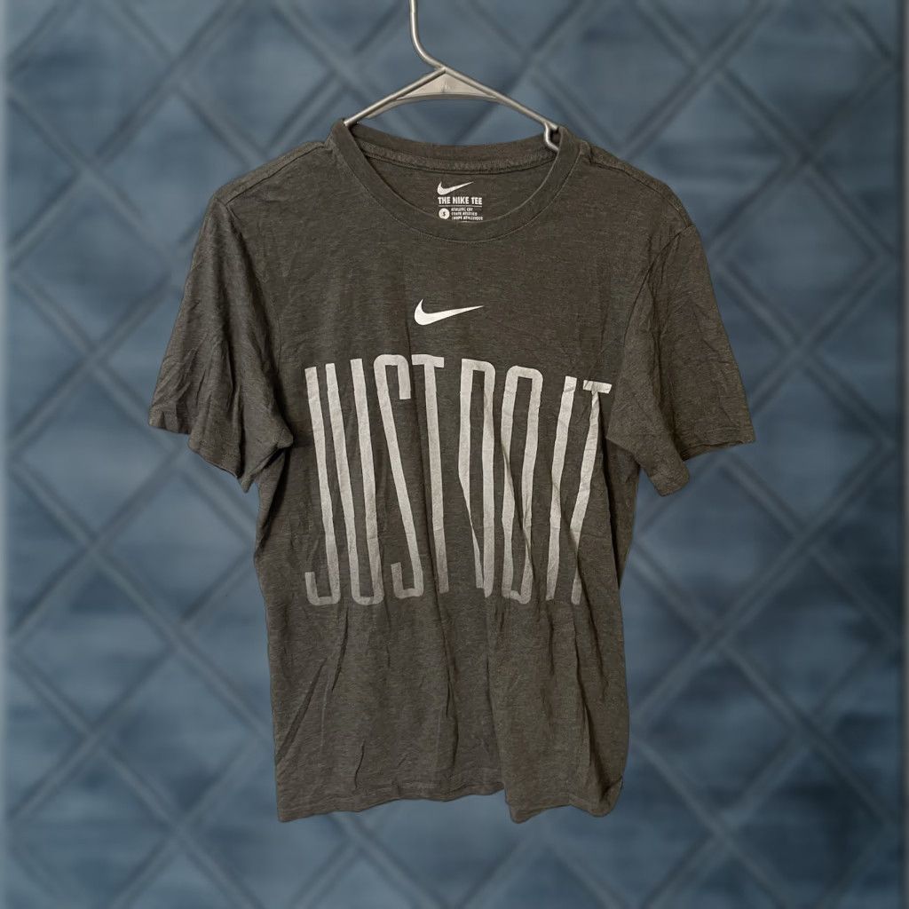 Nike Nike Dri-Fit Tee Mens Gray S T-Shirt Graphic Short Sleeve Regular Fit Basic Logo Athletic Shirt Size US S / EU 44-46 / 1 - 1 Thumbnail