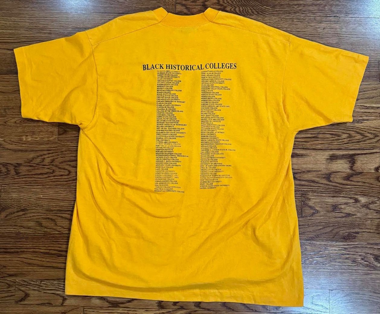 Vintage Vintage Holding On To Our Heritage HBCU T Shirt (Size XL) Size US XL / EU 56 / 4 - 2 Thumbnail