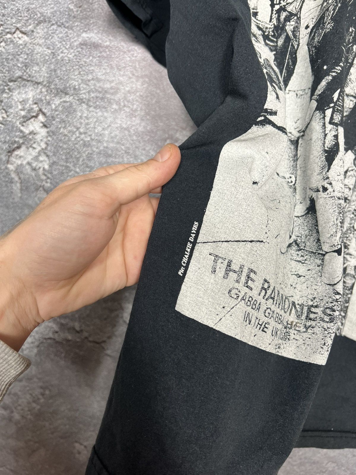 Band Tees Vintage 90s The Ramones Gabba Gabba Hey Band T-shirt Tee Size US XL / EU 56 / 4 - 4 Thumbnail
