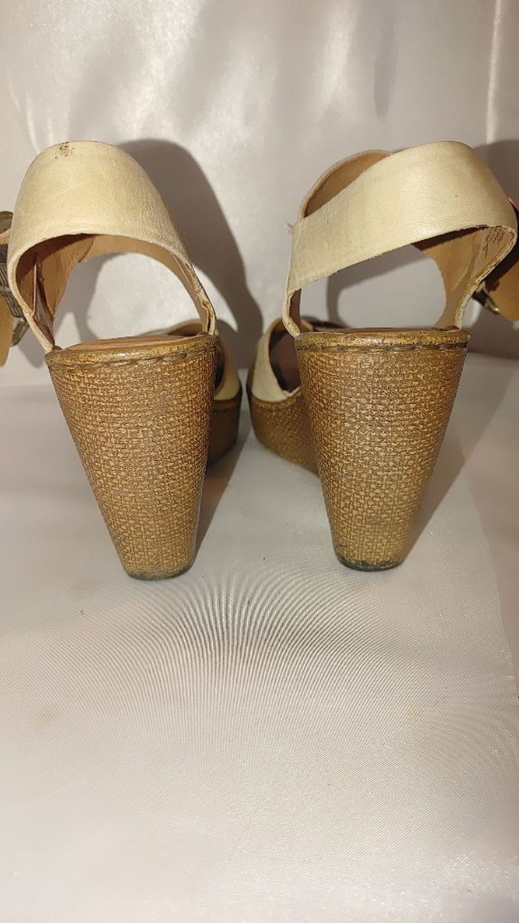 Born Born Leather Wedge Sandal Size 7 Size US 7 / IT 37 - 7 Thumbnail
