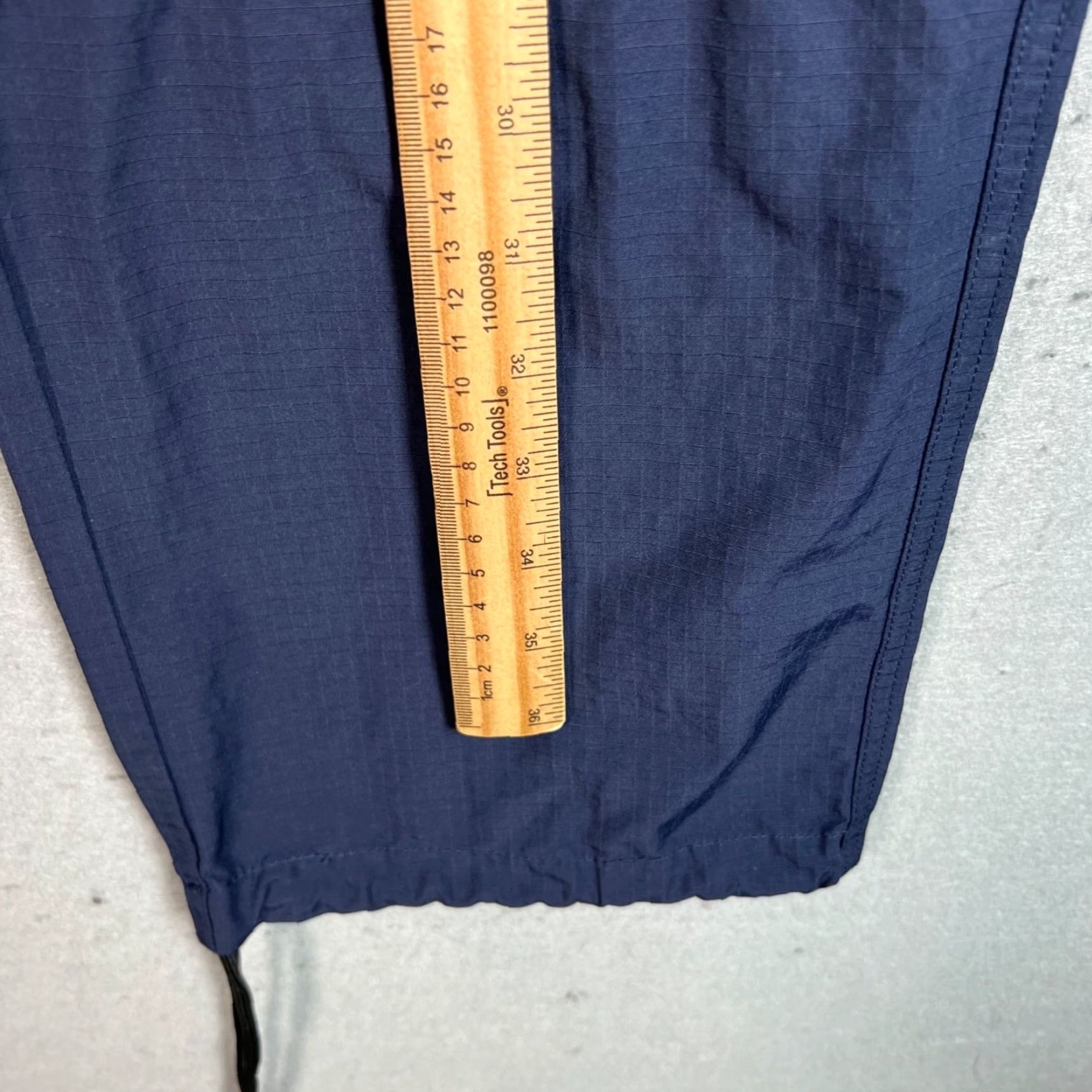 Vintage Bronze Hard Wear Mens Cargo Pants Waistbelt Navy Blue Belted Cargo P pants S Regular Inseam 29in Cotton Blend Front Flat Pocket Belted Zipperless? Size US 29 - 7 Thumbnail