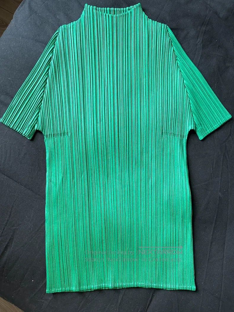 Issey Miyake Issey Miyake Green Mock Neck Short-Sleeve Top Size L / US 10 / IT 46 - 2 Thumbnail