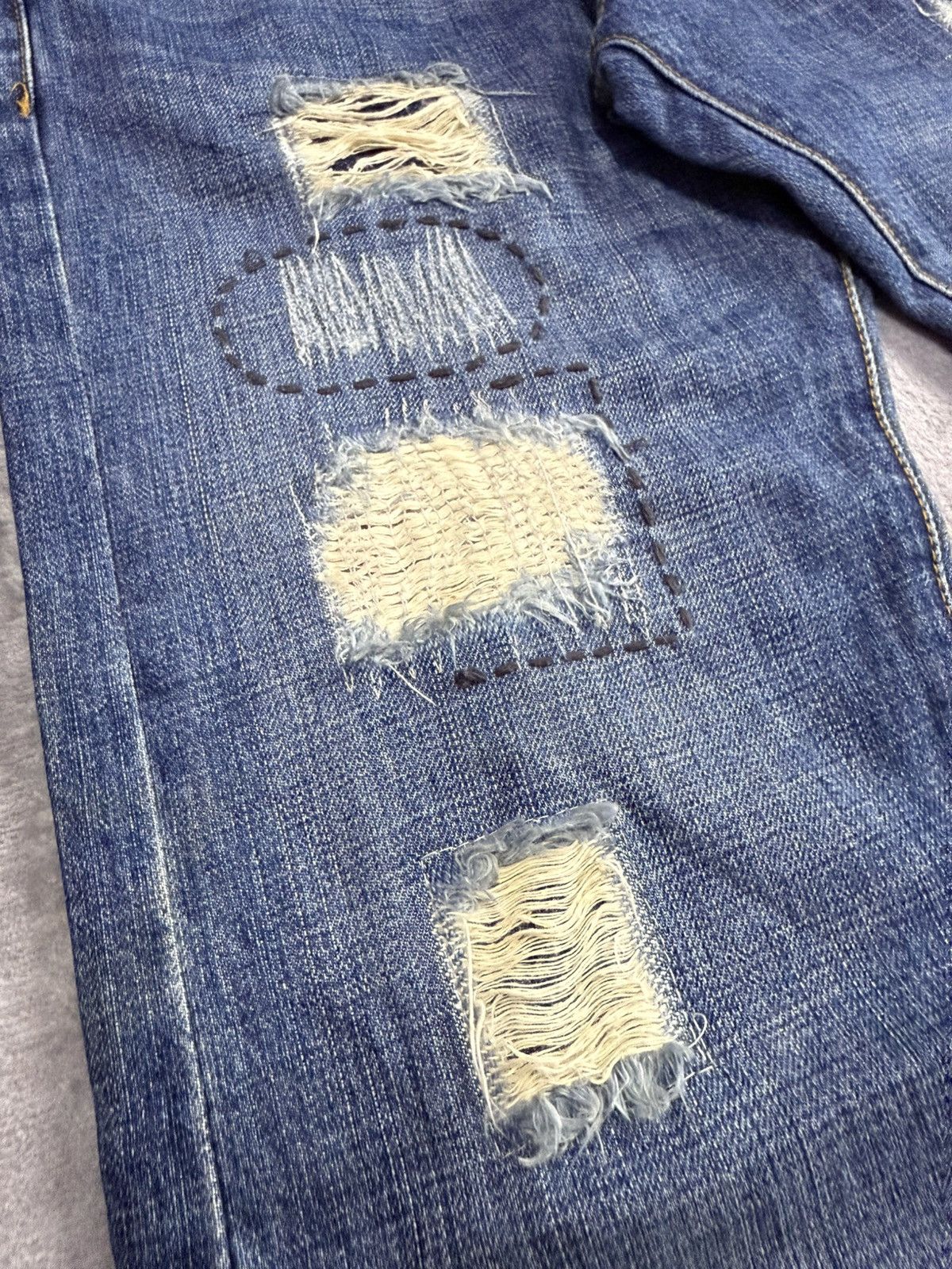 Edwin × Le Grande Bleu (L.G.B.) Gerenimo Japan Feathers Native Embroidered Distressed Jeans Size US 32 / EU 48 - 16 Thumbnail