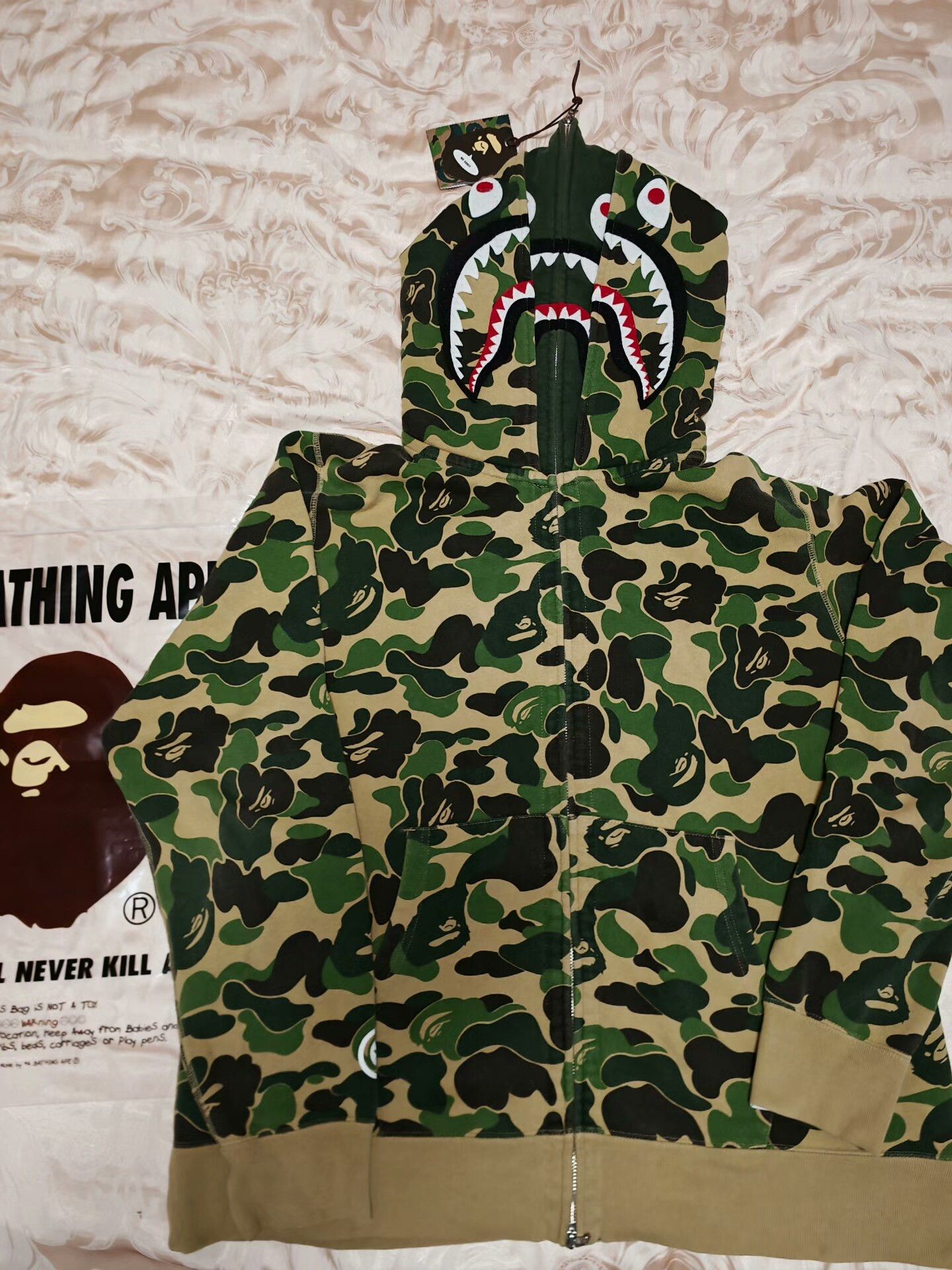 Bape Bape Shark Camo Green Light Jacket XXL Men Size US XXL / EU 58 / 5 - 1 Thumbnail