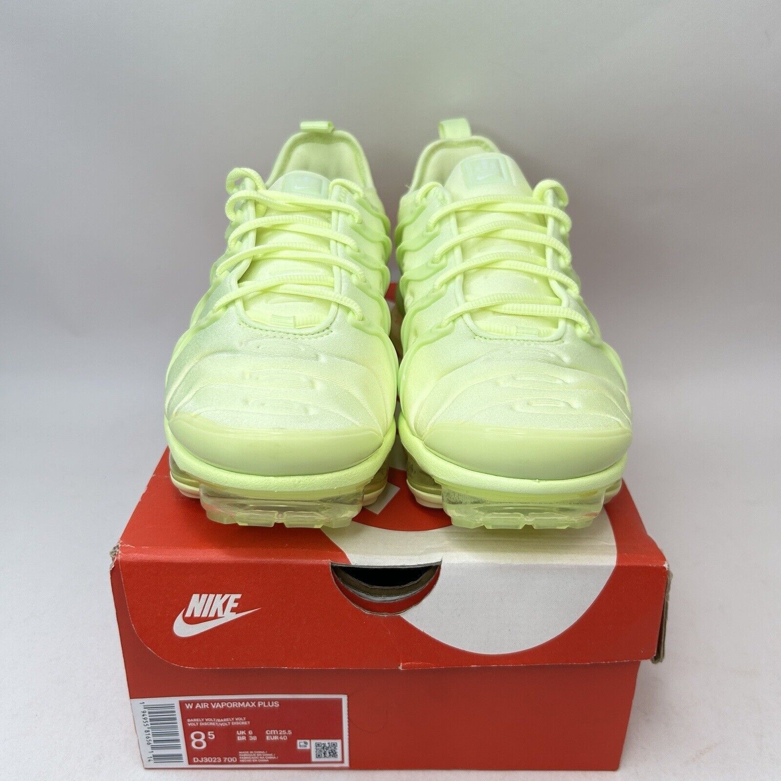 Nike Nike Air VaporMax Plus WMNS “Barely Volt” 2024 Size US 8.5 / IT 38.5 - 2 Thumbnail