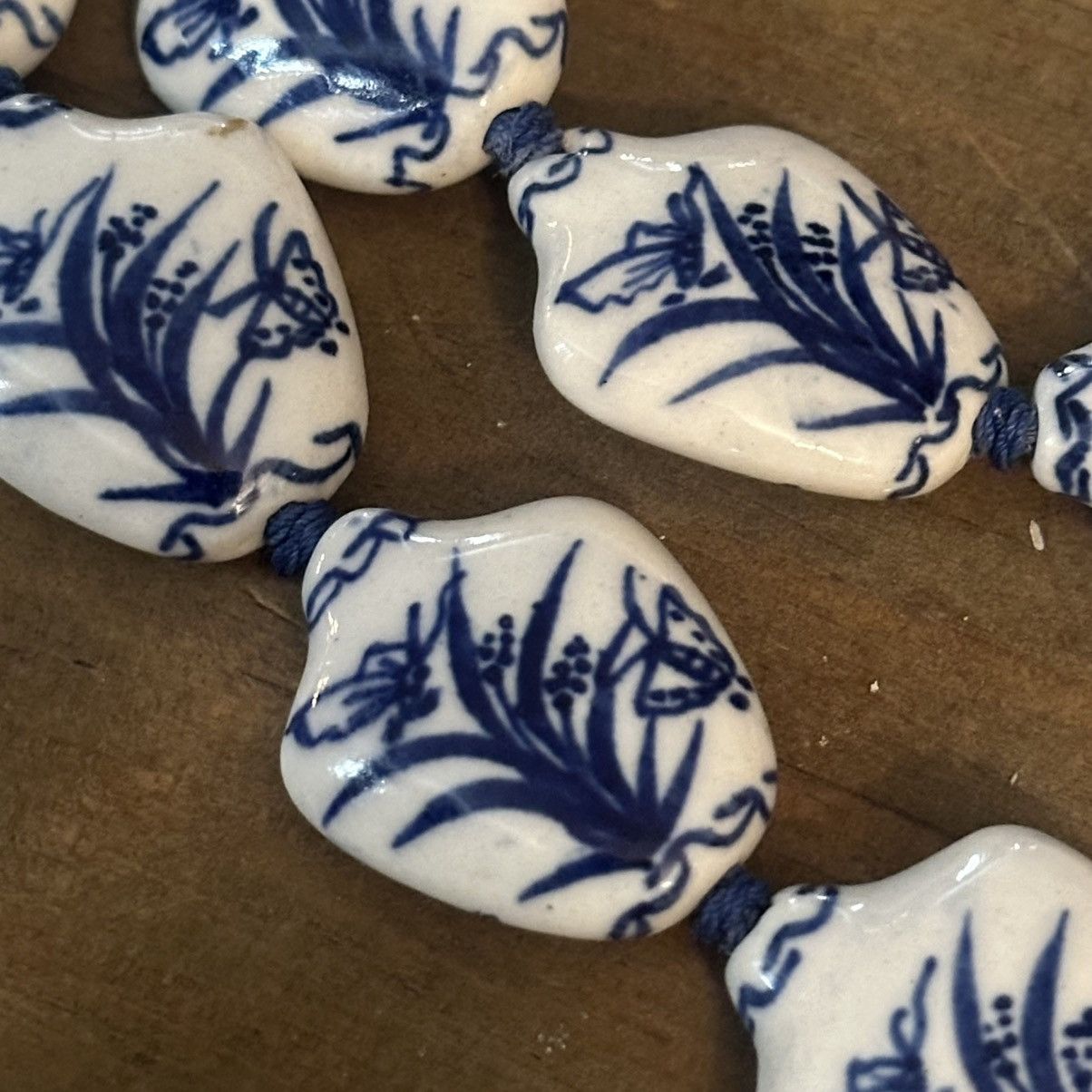 Vintage Vintage Chinese white and blue porcelain bead necklace Size ONE SIZE - 3 Thumbnail
