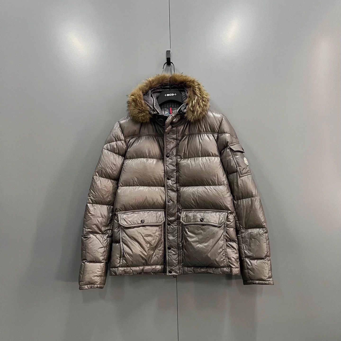 Moncler Moncler solid patch embroidery puffer jacket size 4 Size XL / US 12-14 / IT 48-50 - 1 Thumbnail