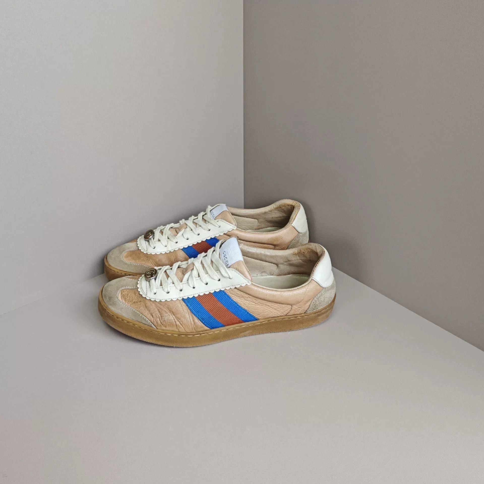 Gucci Gucci Lowtop Sneakers us_9 Women Size US 9 / IT 39 - 1 Thumbnail