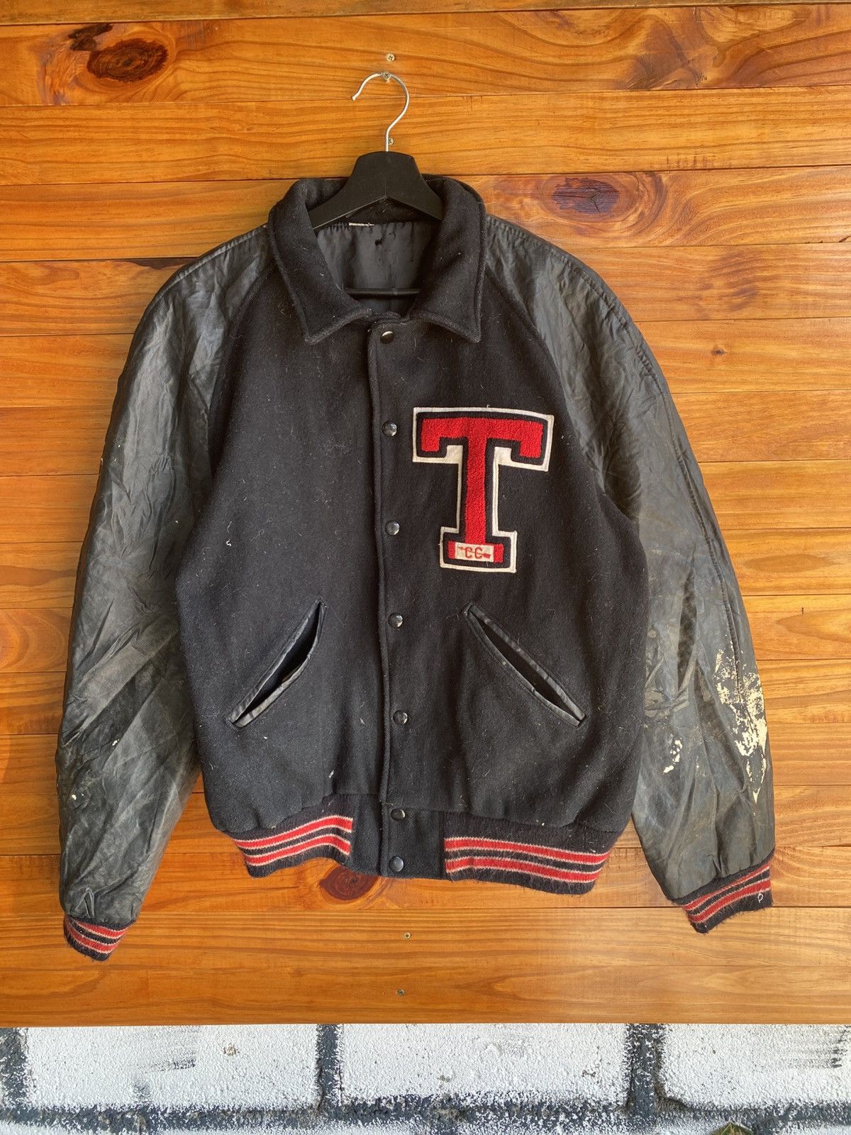 Vintage Vintage 1950s Men’s Black Wool & Leather Varsity Jacket Size US L / EU 52-54 / 3 - 3 Thumbnail