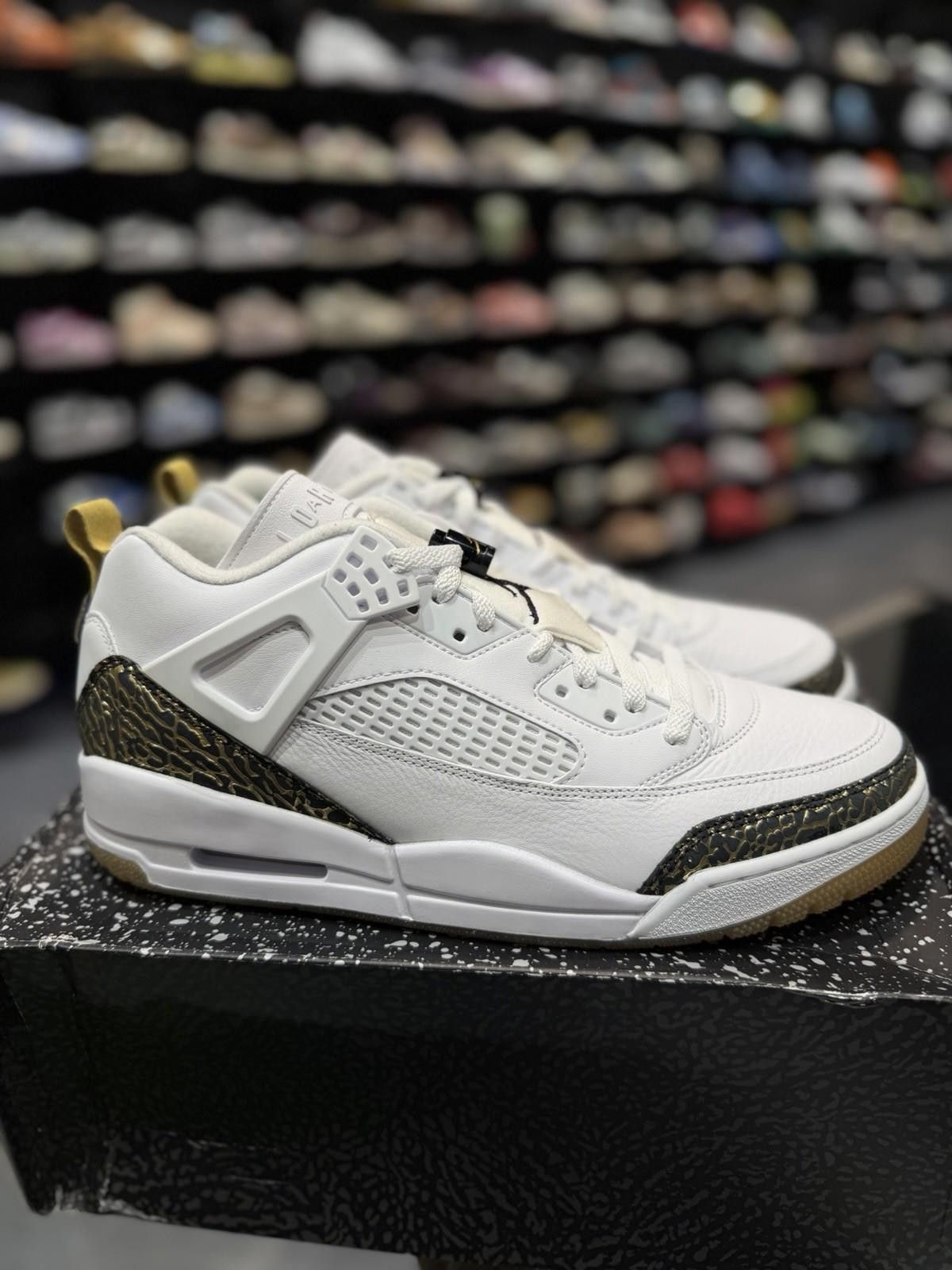 Nike Nike Jordan Spizike Low White Metallic Gold Men's SIZE 13 Size US 13 / EU 46 - 3 Thumbnail