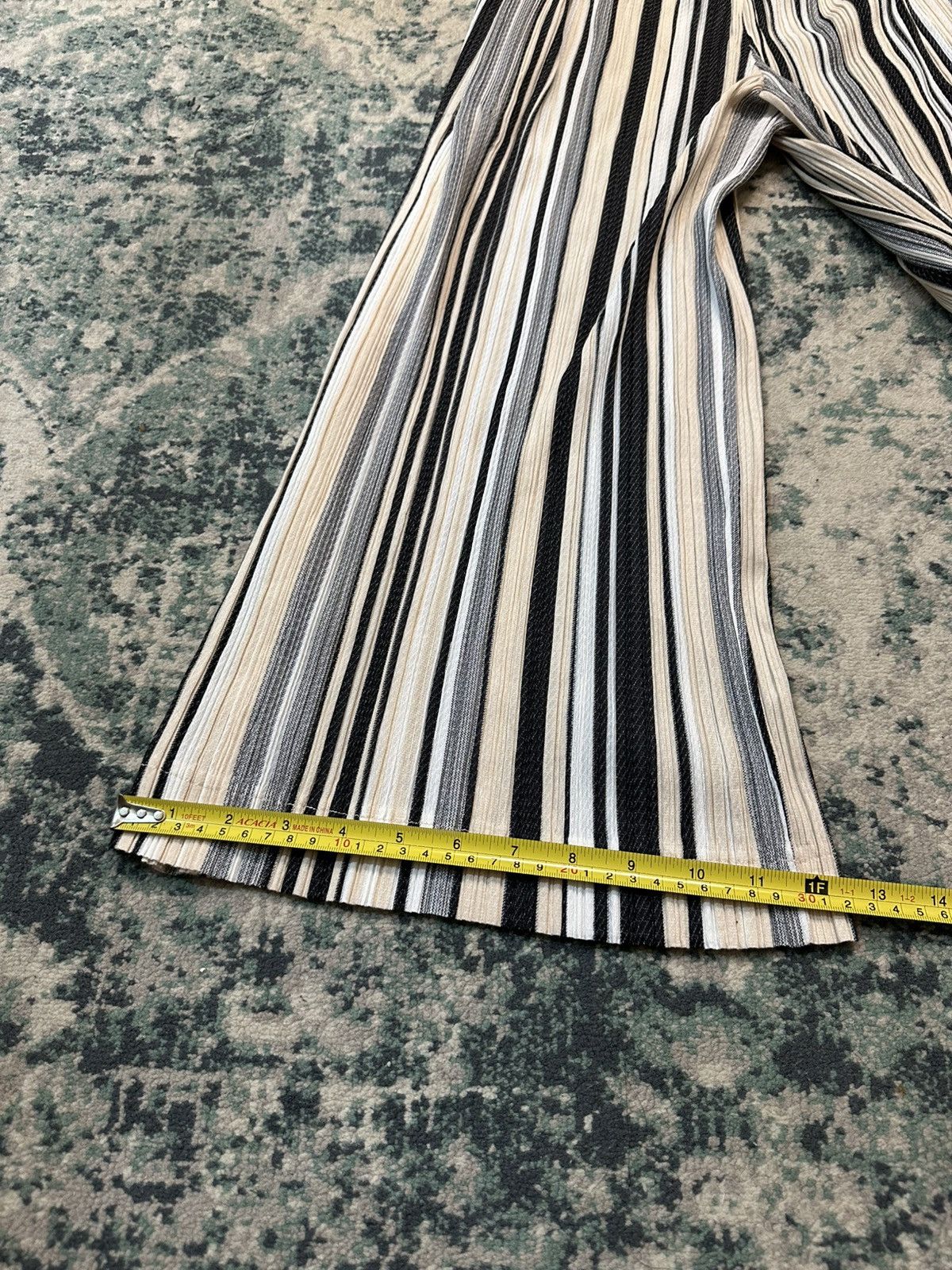 Homme Plisse Issey Miyake Pleats Please Issey Miyake Vertical Stripe Pant Size US 34 / EU 50 - 4 Thumbnail