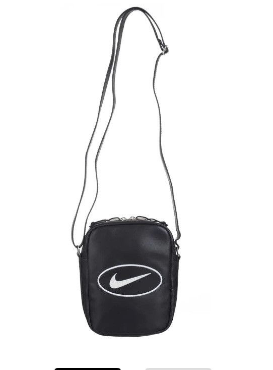 今 話題 の 人気 商品 Nike × White Vintage Nike Bag Archive Vintage × Streetwear バッグ