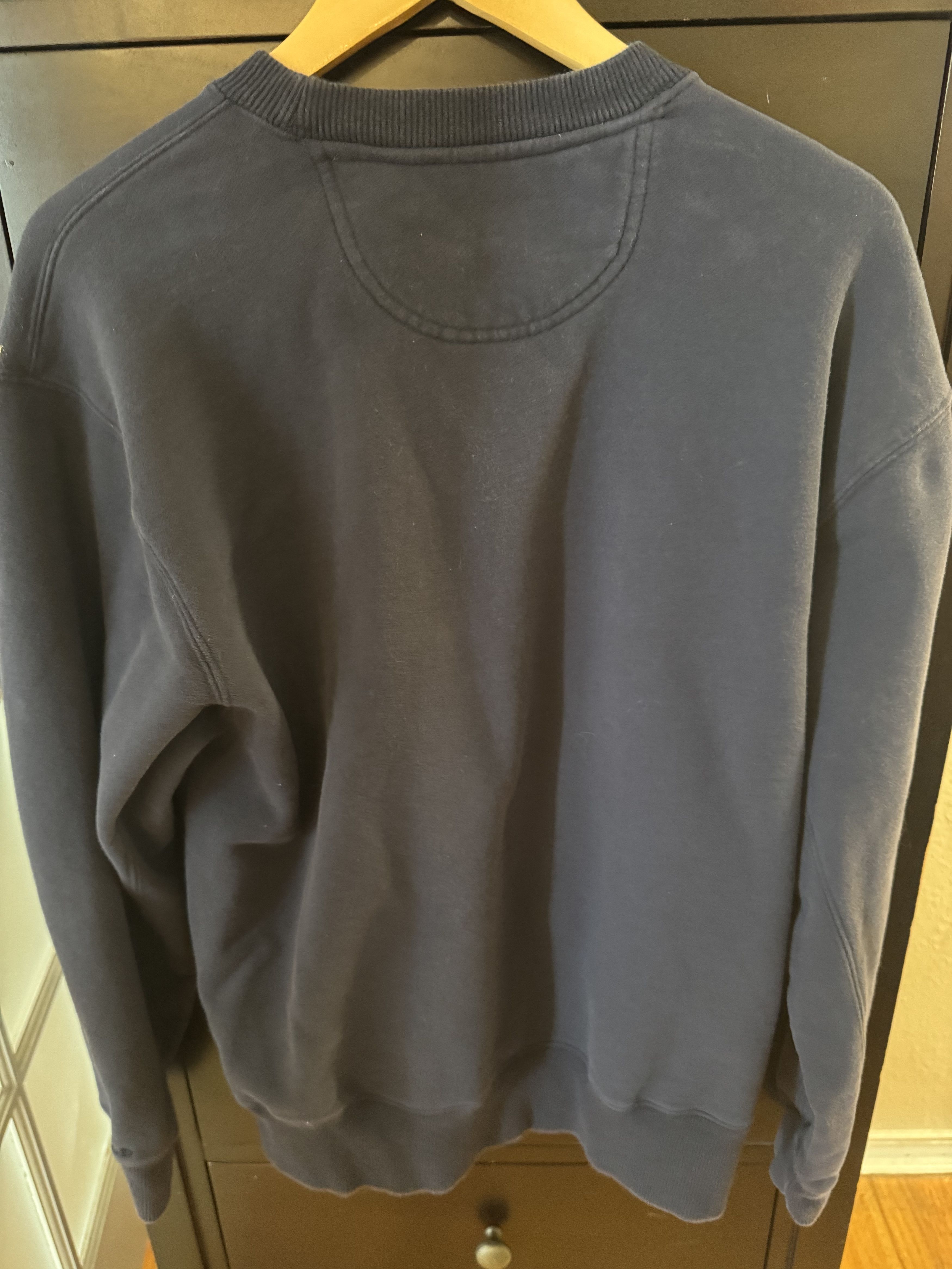 Izod Izod Black Sweatshirt. US L. Gently Used. Size US L / EU 52-54 / 3 - 5 Thumbnail