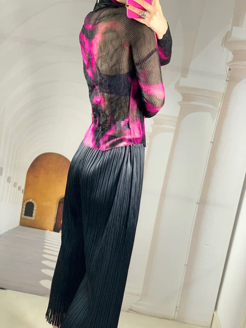 Issey Miyake Issey Miyake Ink-wash rose red pleated top Size M / US 6-8 / IT 42-44 - 3 Thumbnail
