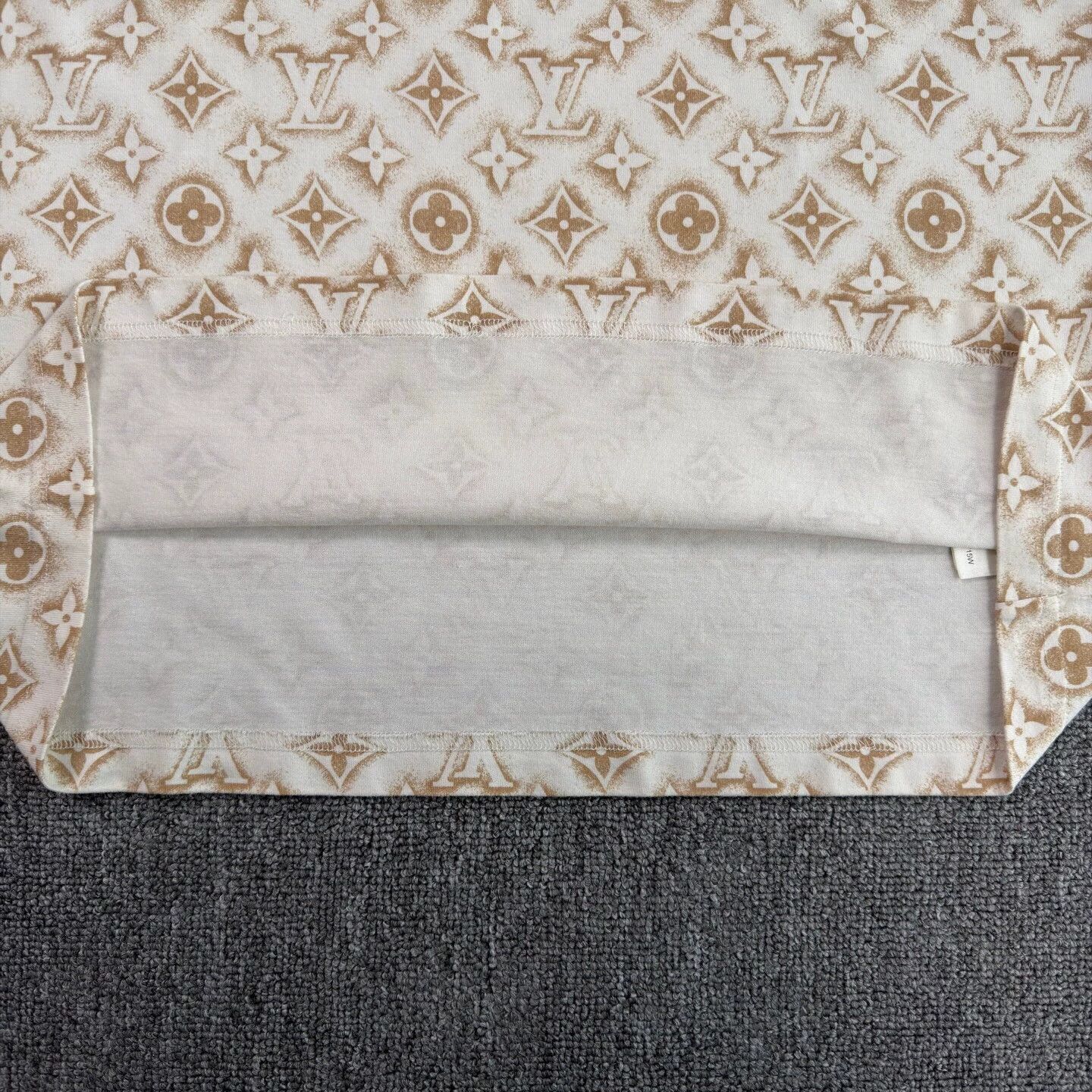 Louis Vuitton LV Beige Allover Print Short Sleeve Tee S Near New Size US S / EU 44-46 / 1 - 7 Thumbnail