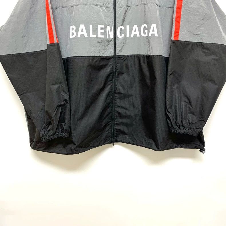 Balenciaga Balenciaga Black and grey patchwork chest logo assault jack Size US M / EU 48-50 / 2 - 8 Thumbnail