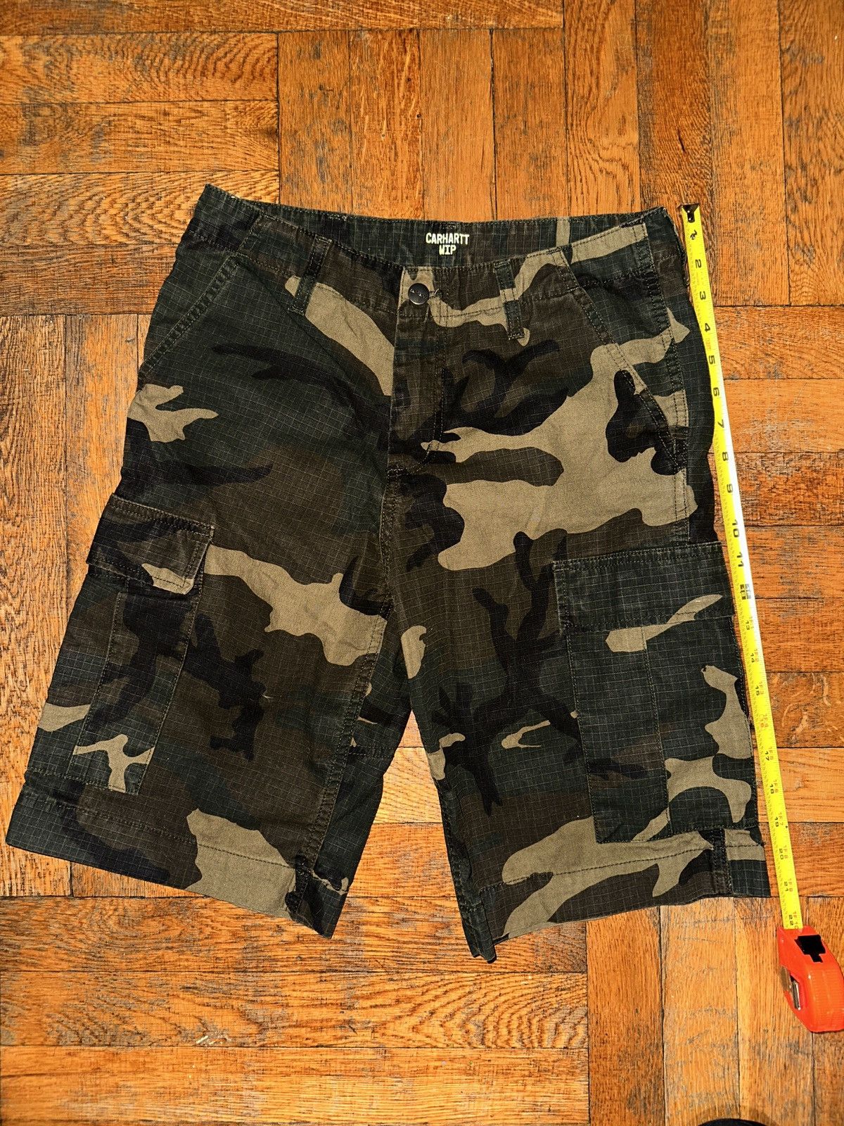 Carhartt Wip Carhartt WIP Cargo Camo Short Size US 28 / EU 44 - 2 Thumbnail