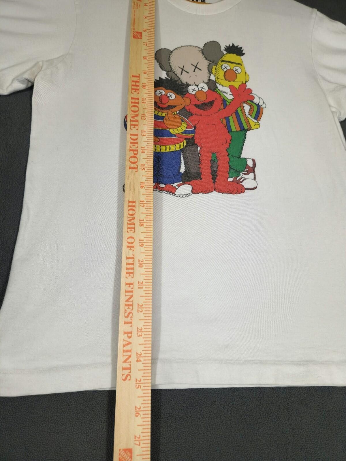 Uniqlo RARE Uniqlo X KAWS X Sesame Street Shirt White Size XS Size US XS / EU 42 / 0 - 2 Thumbnail