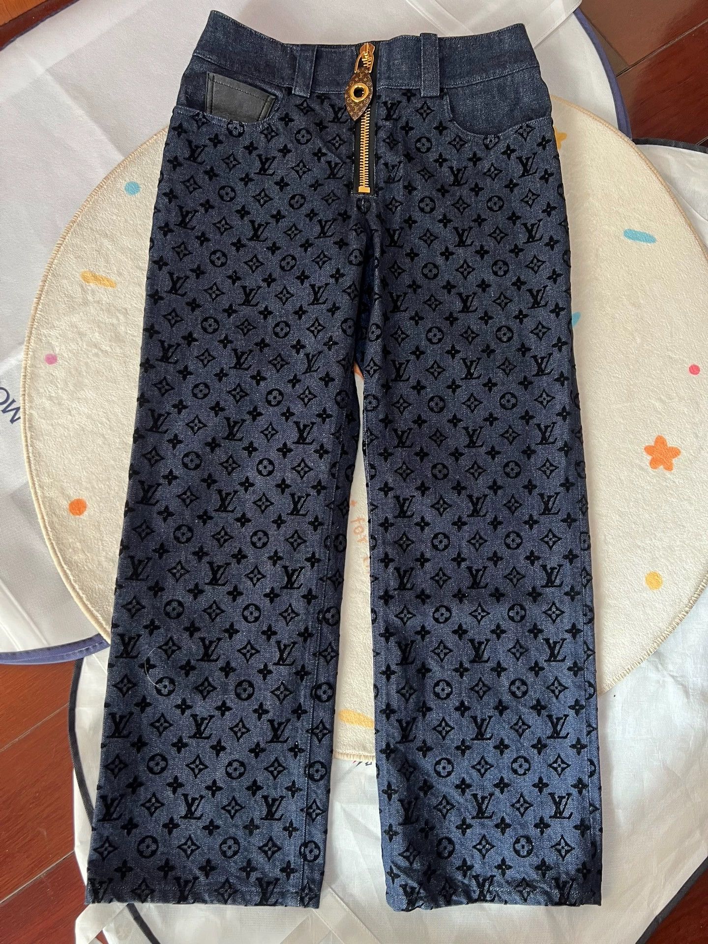 Louis Vuitton Louis Vuitton all-over print jeans, size 38 Size 26" / US 2 / IT 38 - 2 Thumbnail