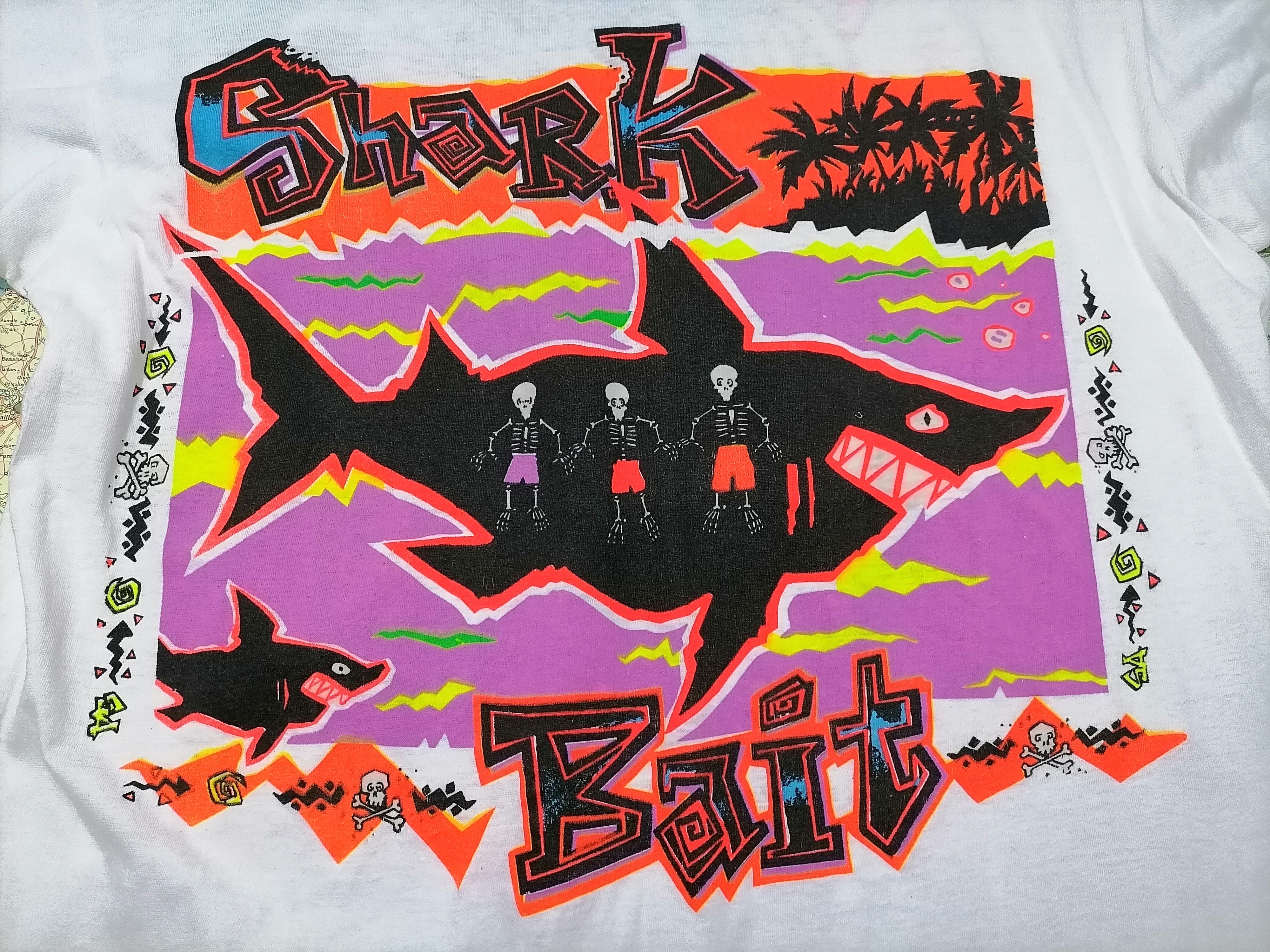 Vintage Vintage Tee SHARK BAIT , neon/fluo XL Italy 1984 Size US XL / EU 56 / 4 - 2 Thumbnail
