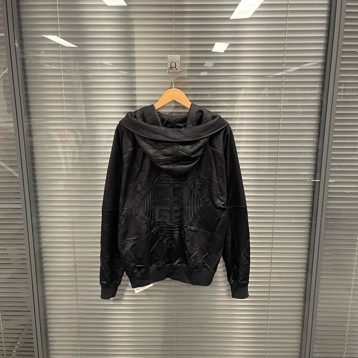 Givenchy Givenchy velvet back large logo jacket XS 99 new Size US XS / EU 42 / 0 - 2 Thumbnail