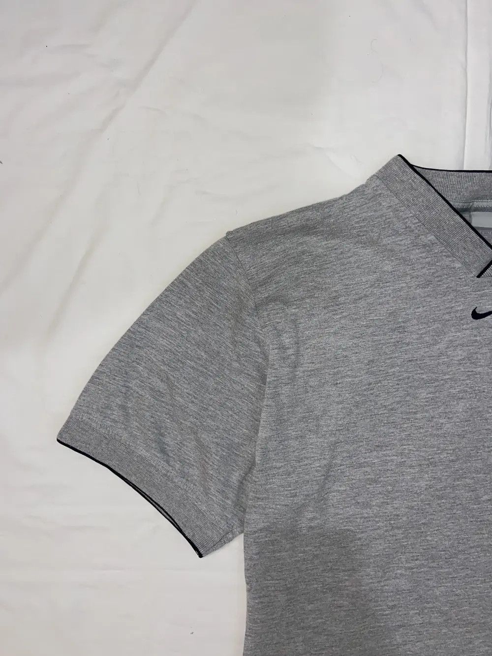Nike VINTAGE GREY NIKE T SHIRT TEE CENTRE LOGO Y2K DRILL SWOOSH Size US L / EU 52-54 / 3 - 3 Thumbnail