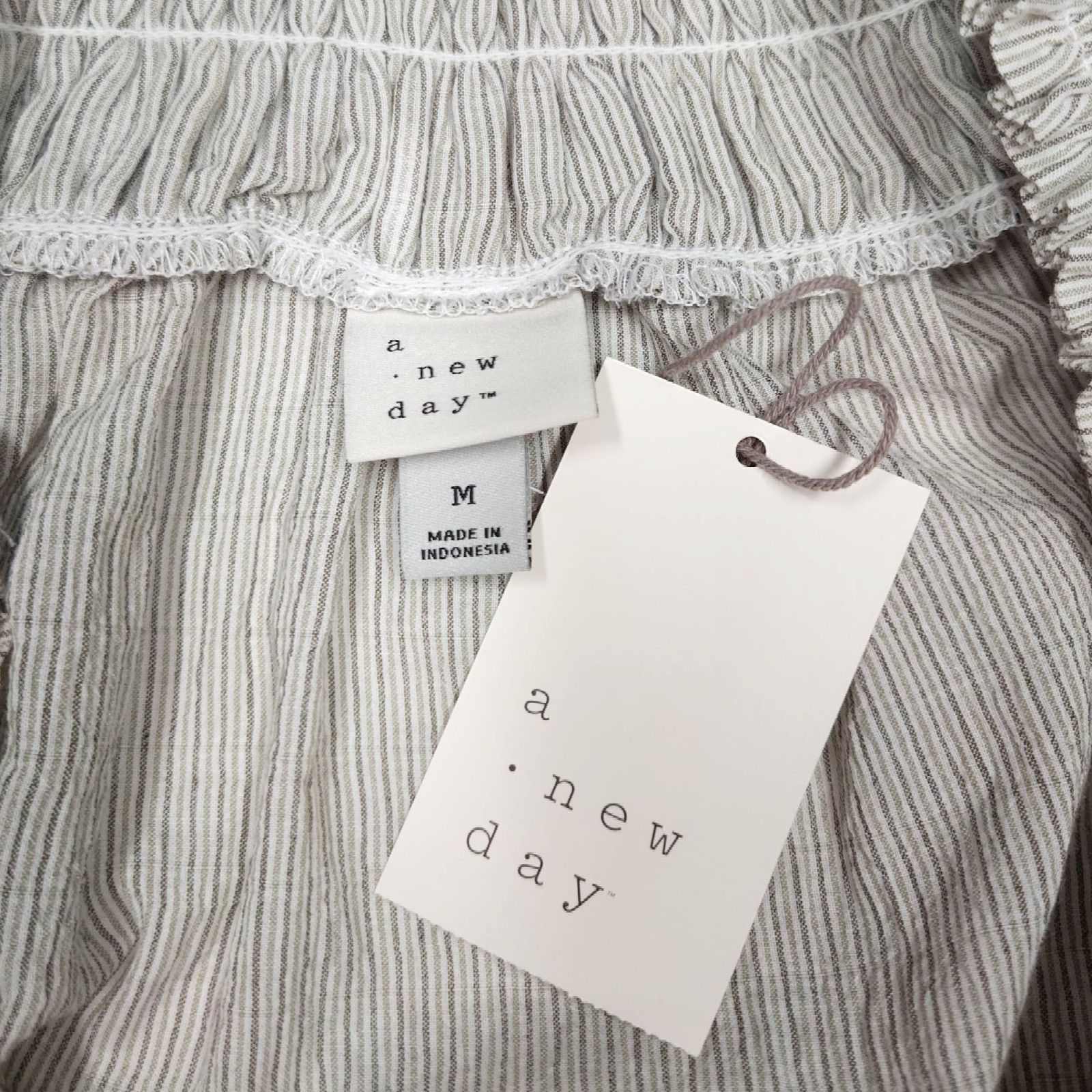 Other NWT A New Day Short Sleeve Smocked Yoke Top Sz M Olive Green Size M / US 6-8 / IT 42-44 - 9 Thumbnail