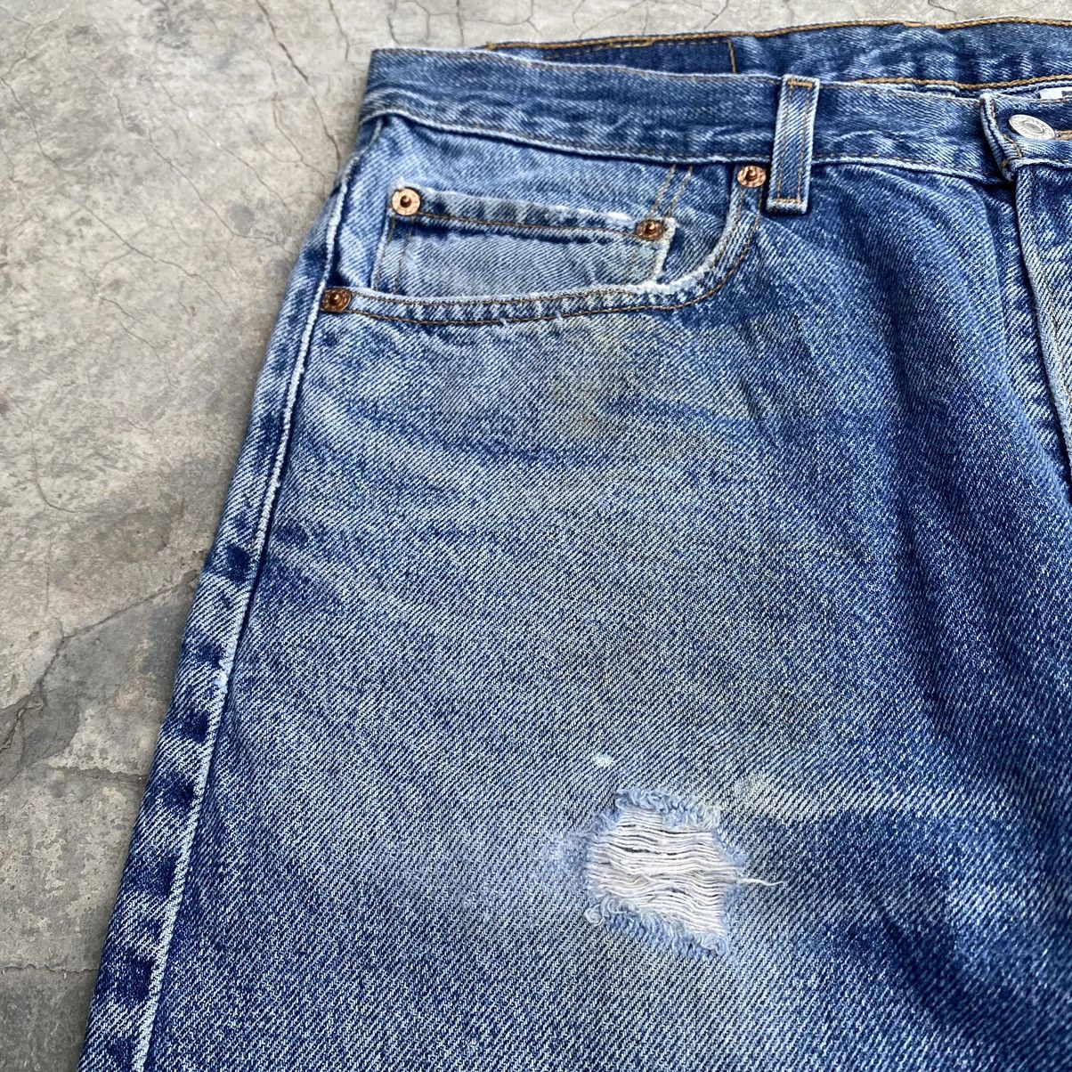 Levi's Vintage Clothing 2001 Levis Lot 505 distressed jeans LV001 Size US 34 / EU 50 - 6 Thumbnail