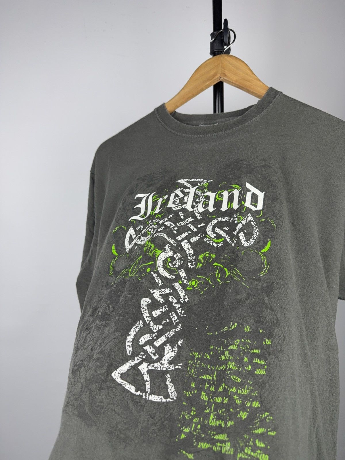 Vintage Vintage 00s Ireland Celtic Cross Gothic Graphic T-Shirt Size US L / EU 52-54 / 3 - 5 Thumbnail